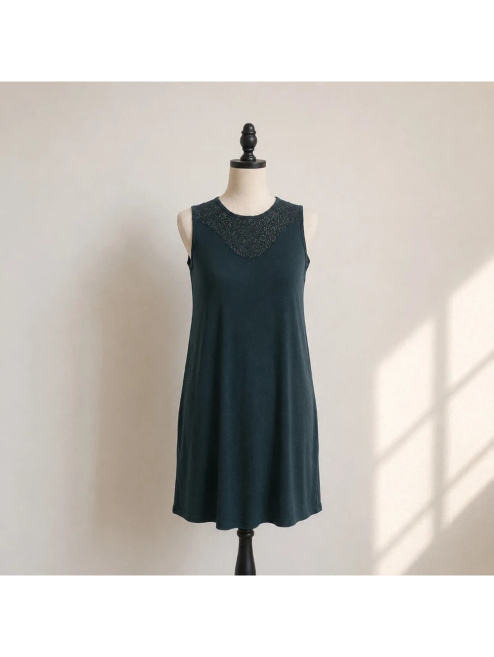 H&M Green Sleeveless Shift Dress Size S Crochet Lace Neckline 100% Viscose Boho